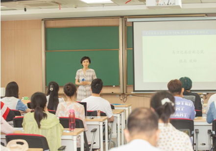 基金业在行动丨开课啦！易方达投教基地走进武汉大学