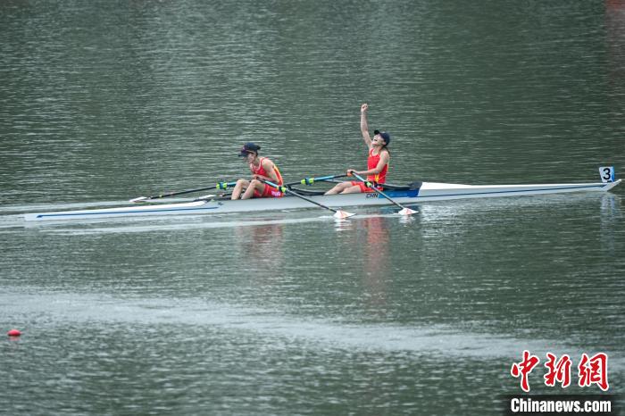 （杭州亚运会）在富春江边长大的她，在富春江上夺得杭州亚运首金