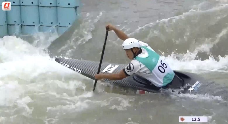 谢远聪夺得杭州亚运会皮划艇激流回旋男子单人划艇金牌